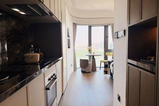 1 Studio next to the West Bund and either long or short term lease