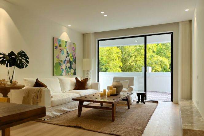 West nanjing rd 2br2bath120sqm