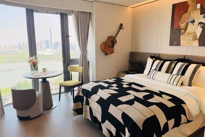 1 Studio next to the West Bund and either long or short term lease