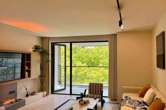 modern warm beautiful 2brs floor heating balcony just 100 meter to line 7 Changping road