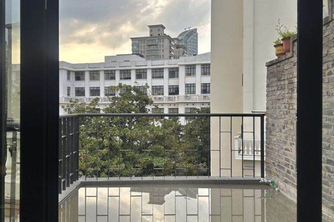 modern 4brs lane house with yard open kitchen near Xintiandi only 33.7K
