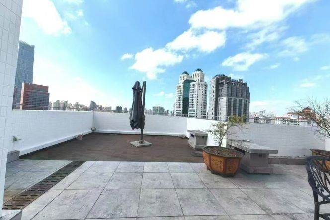Huaihai/Huashan rd floor heating 2+1brs/3lrs/2ba apt with terrace; L10/11