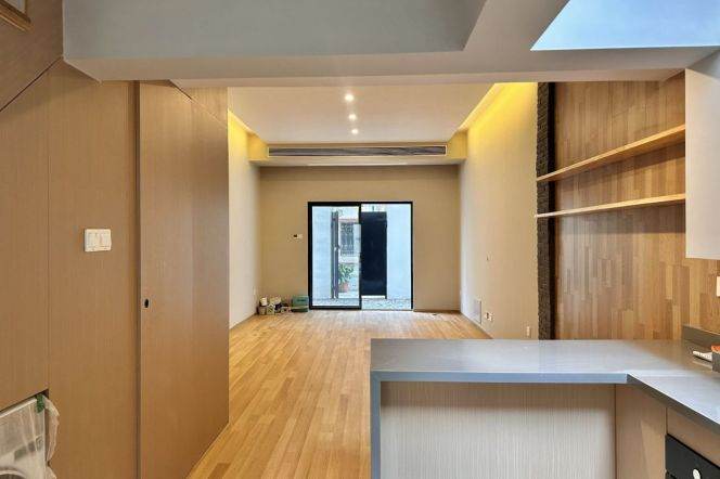 modern 4brs lane house with yard open kitchen near Xintiandi only 33.7K