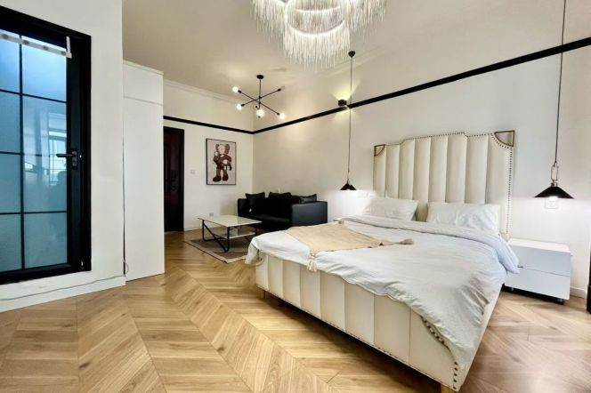 Middle huaihai rd station one bedroom