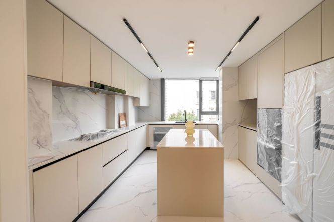 brand new duplex 4brs floor heating brand new furniture in Hongqiao close to line 2 