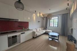 line 1/7 Changshu Road -2brs 1bath - convenient location- good vibe 