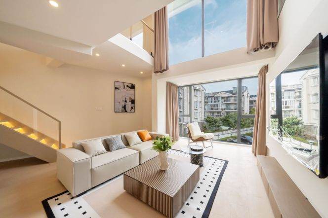 brand new duplex 4brs floor heating brand new furniture in Hongqiao close to line 2 