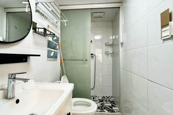 Middle huaihai rd station one bedroom