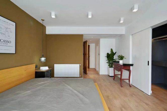 modern big 4brs penhouse floor heating big terrace in Gubei only 38K 