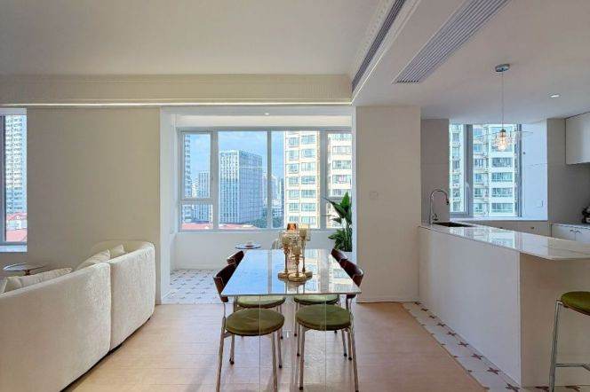  Large Open Living room  Spacious 2BR+Study 185sqm, Xujiahui Core