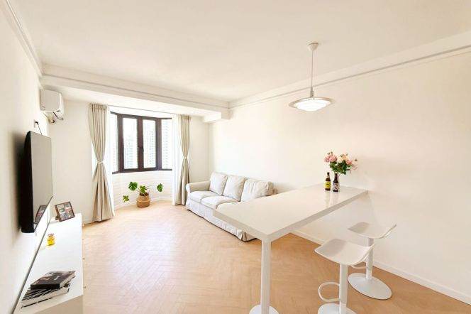 Brand new/Spacious 1br 2lr/bright room/elevator/big living room,Zhenping rd@L3/4/7