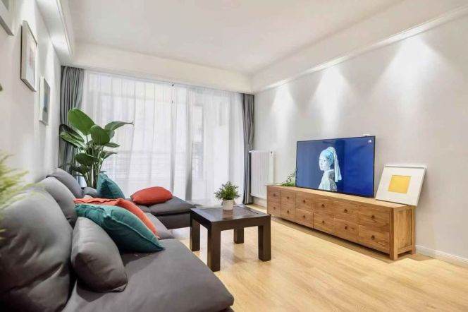 Taixing/Xinzha rd wall heating 2brs/2lrs/1ba wt balcony; L2/12/13