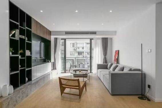 Open Balcony Standard 4BR Near Shanghai Jiaotong UV