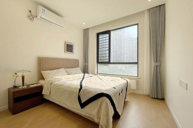 Well-lit 2BR 2BA Residence w/Heating in Lianyang/Century Park