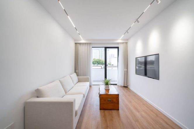 2Bedrooms with big balcony in Xuhui