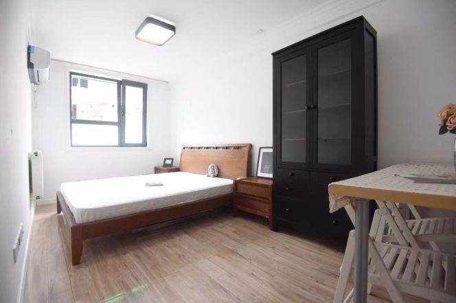 2 brs near L10 jiaotong uni station