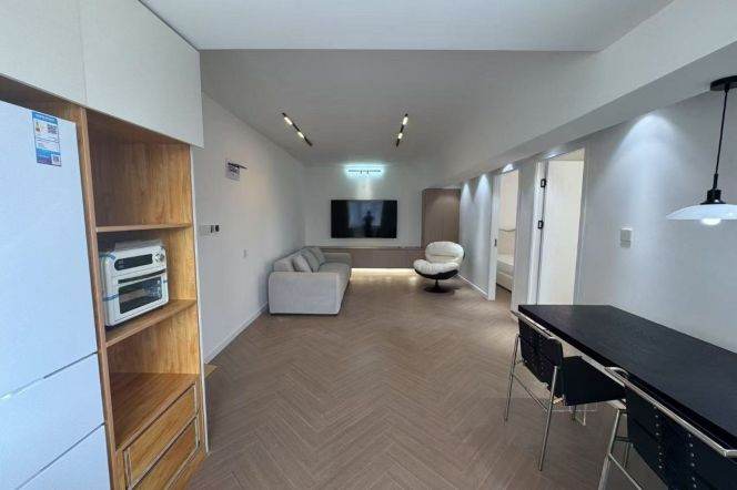 14.8k Brand new 2Br with floor heating Nr Changping Rd.line7