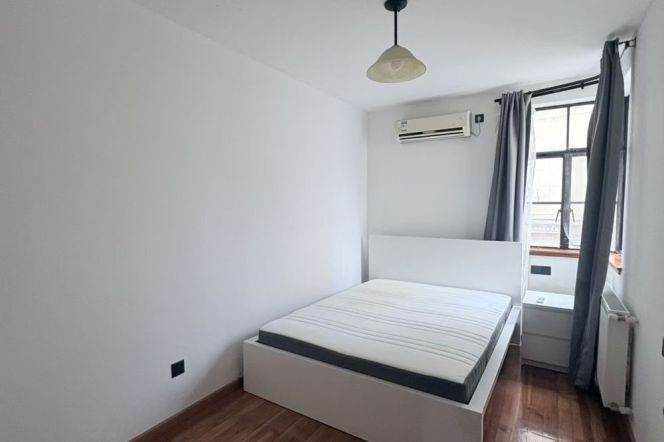 Bright 1BR APT Balcony Wall heating Changshu Rd 8.8k