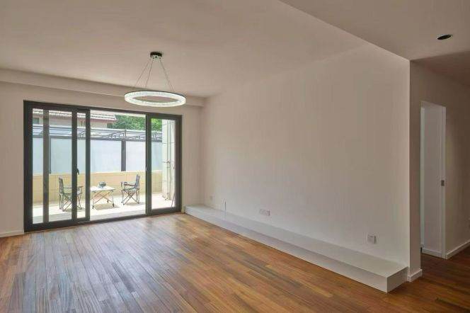 Jiaotong university Gaoyou/ Fuxing rd large 3brs/2lr/2ba apt wt garden; L10