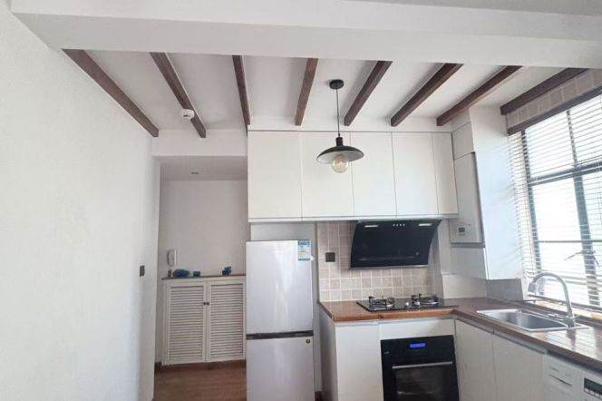 Bright 1BR APT Balcony Wall heating Changshu Rd 8.8k