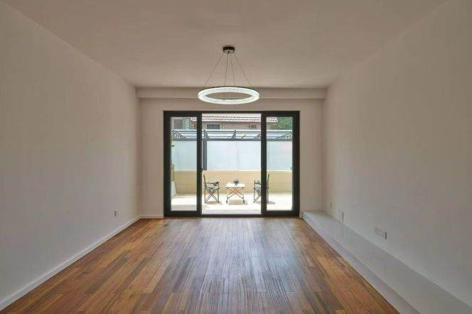 Jiaotong university Gaoyou/ Fuxing rd large 3brs/2lr/2ba apt wt garden; L10