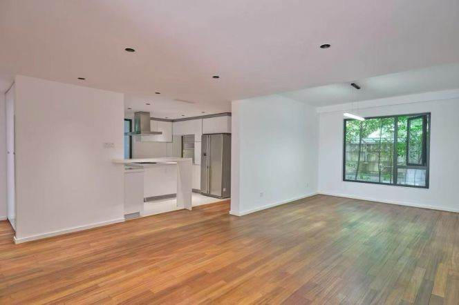 Jiaotong university Gaoyou/ Fuxing rd large 3brs/2lr/2ba apt wt garden; L10