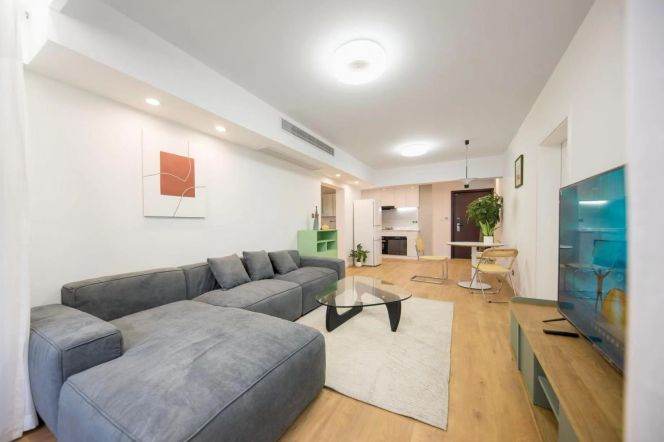 Spacious 2Brs/2Lrs/1Bt apt nr Wuding rd,M13/14