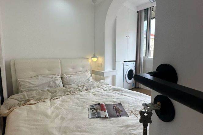 Brand new 1Br/2Lr/1Bt Close to L2/1 Jiangsu Rd Station 