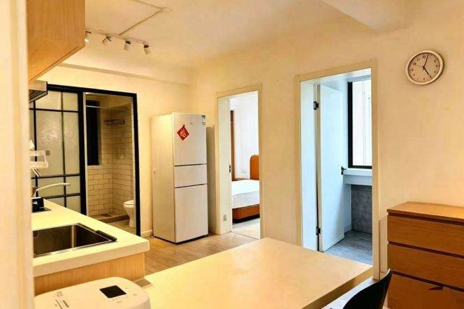 2BR with elevator near line 1/7/9 heng'shan Rd and Xujiahui metro