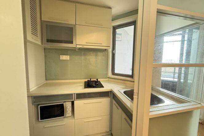 Elevator 1br-Yan'an West Road - 10 minutes to Line 2/11 - Jiangsu Road