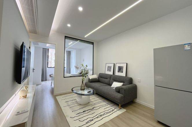 Newly renovated 1Br Apt +elevator| Xikang rd | Changping rd metro L7 | 7K