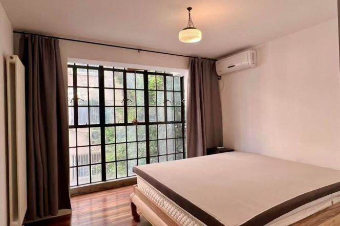 Jing'an temple 2BR apartment with balcony