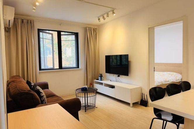 2BR with elevator near line 1/7/9 heng'shan Rd and Xujiahui metro