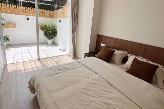 Brand-new 1Br/2Lr/1Bt+Lovely Yard Close to L10 Songyuan Rd Station 