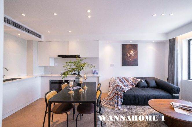 Modern&Bright&Spacious 2Bdrs 1Bath Apt/Jing'an Temple/Large Balcony/Good View