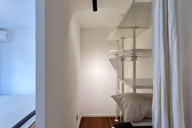 Jing'an temple 2BR apartment with balcony