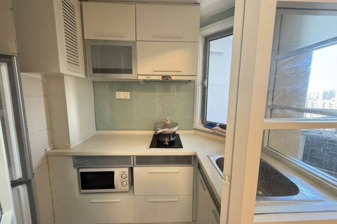 Elevator 1br-Yan'an West Road - 10 minutes to Line 2/11 - Jiangsu Road