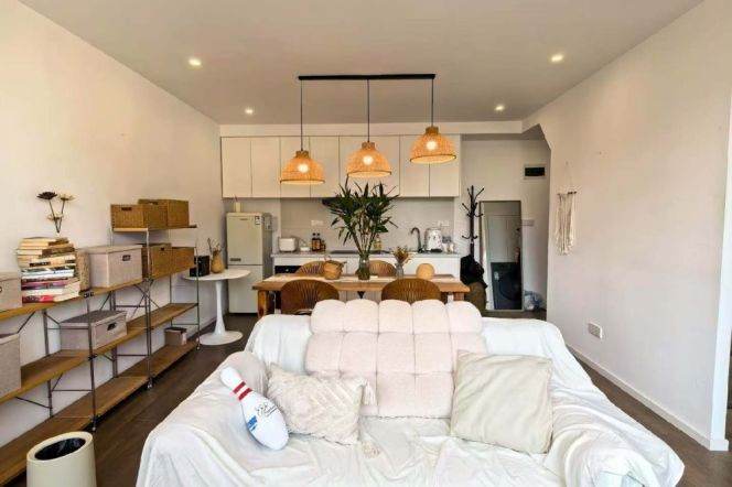 Charming 2Brs/1Lr/1Bt apt nr South shanxi rd,M1/10/12