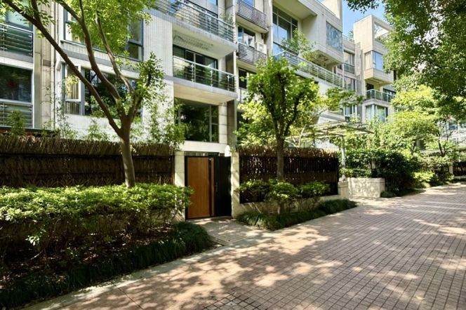 Renovated 170sqm 3BR with Balcony near Anfu Road