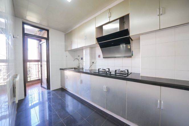 Nice 3br ,2bth, close to Longbaixincun, Line 10