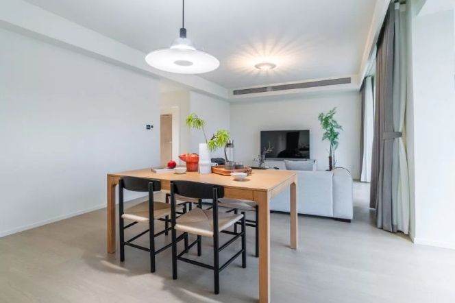 modern big 2brs floor heating balcony nice view in Gubei near line 10,15 