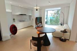Brand new renovated 2br apt,modern style,nice layout,metro Line 2