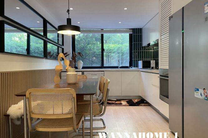 Green Compound+Modern&Spacious&Bright 3Bdrs 2Baths Apt+West Nanjing Rd Metro+Open Balcony