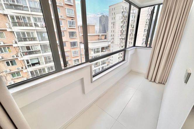 modern 3brs floor heating nice furniture open kitchen near line 3,4,10 Hong qiao road 16.7K