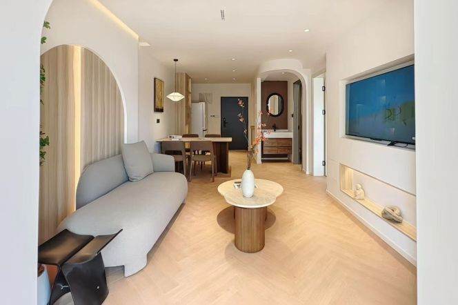  Newly  decorated  1br apt,adjacent to Gubei Community,Line 15