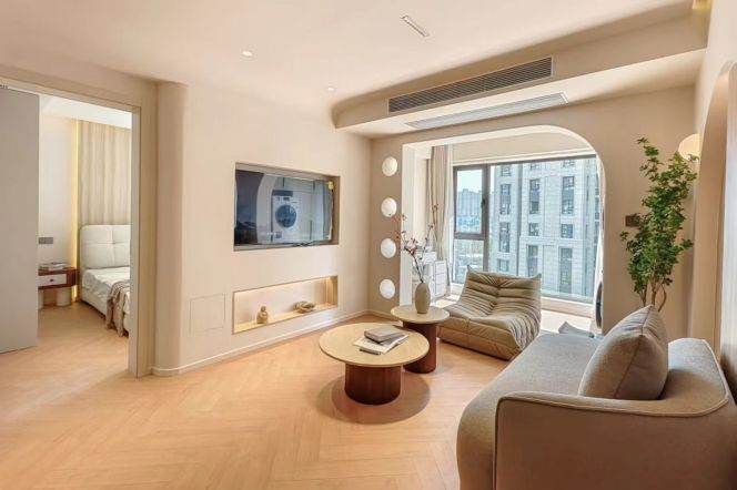  Newly  decorated  1br apt,adjacent to Gubei Community,Line 15