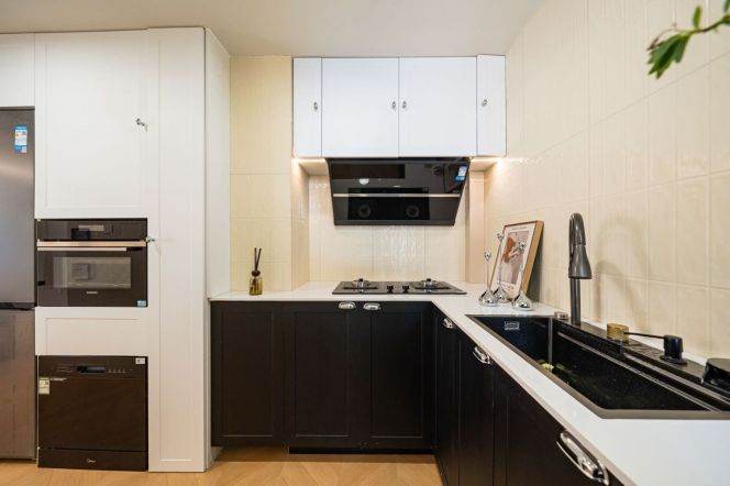 modern big 3brs floor heating modern furniture near line 9 Huang pu river IFC ect only 23K