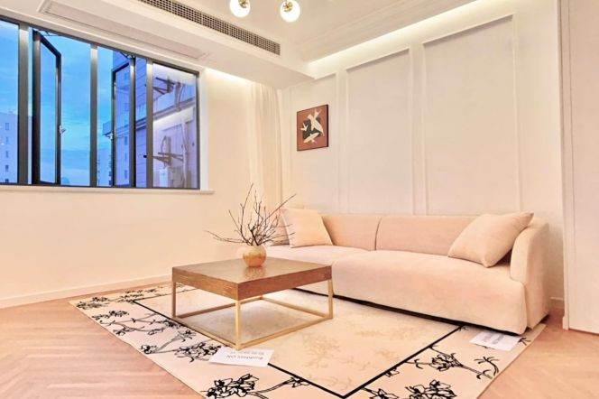 3 Brs, 2 Baths, Floor heating/Central ac/Oven, 150 sqm @ Hongqiao metro L3,4&10