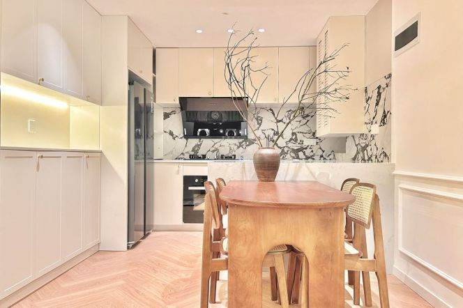 modern 3brs floor heating nice furniture open kitchen near line 3,4,10 Hong qiao road 16.7K