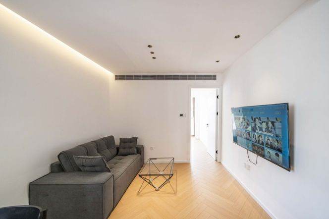 Newly Renovated 1Br/2Lr/1Bt Close to L2/7/14 Jing’an Temple Station 